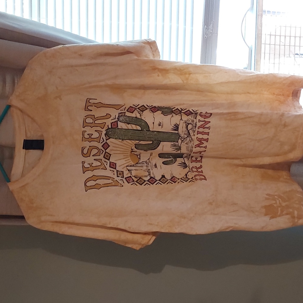Cute distressed'look' t shirt.